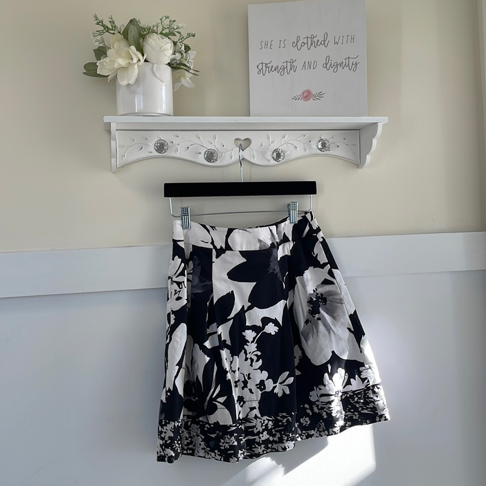 🌷Adorable WHBM skirt 🥰🌷